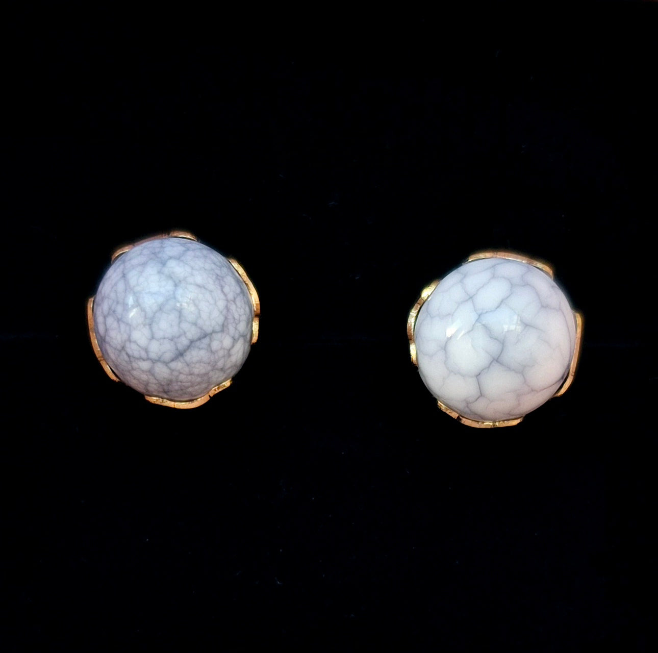 Greyish White and Gold, Crackle-effect Stud Earrings