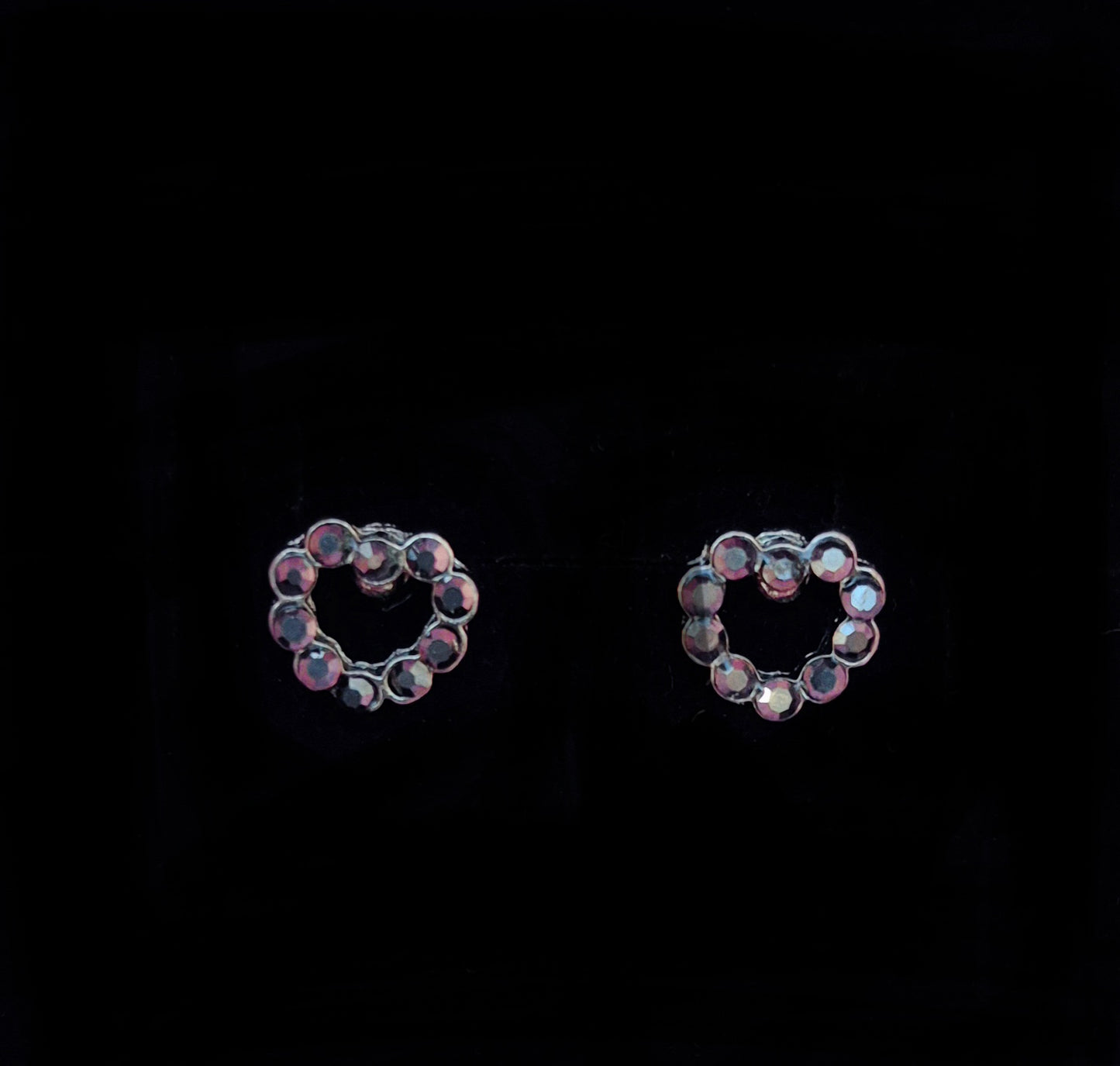 Minimal & Cute, Black Stones Heart Stud Earrings